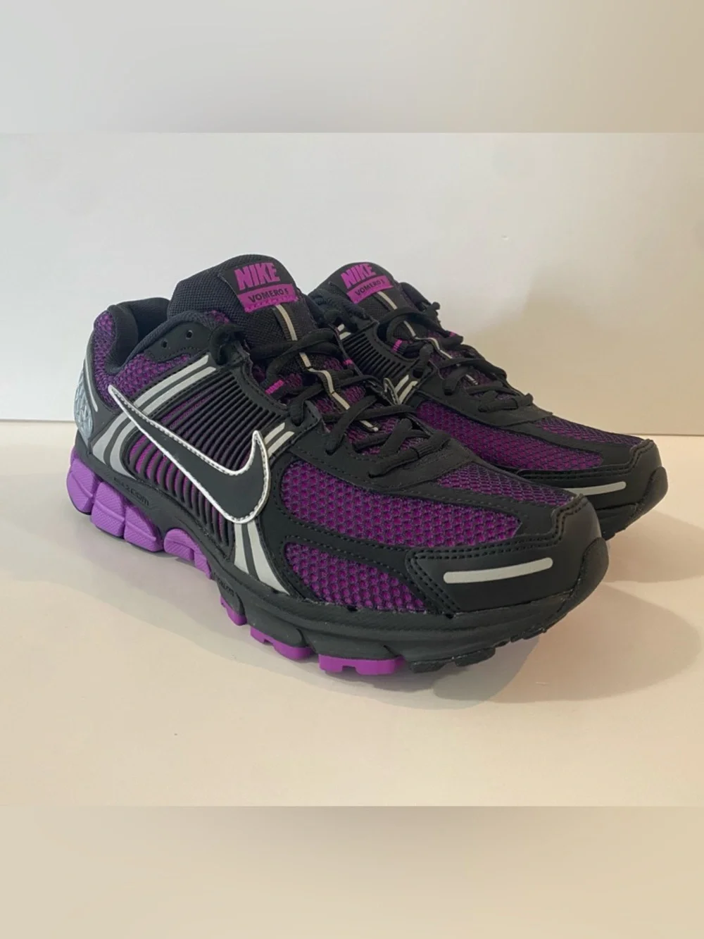 Nike Zoom Vomero 5 Sneakers - Picture 2 of 9